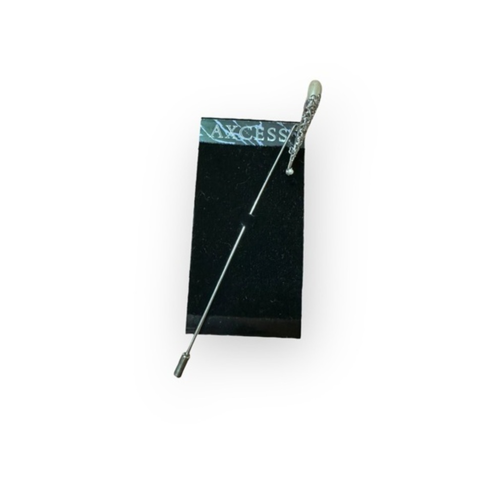 NWT Women’s AXCESS Vintage Silver and Pearl Lapel Pin